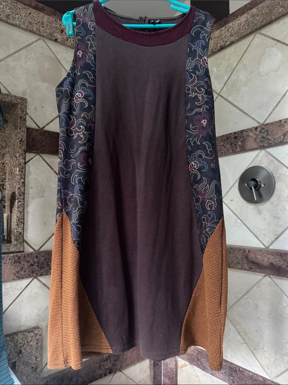 Sleeveless Crewneck Knit Shift Dress in Brown & Rust